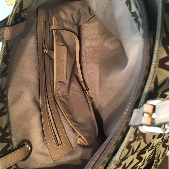 Michael Kors tote - Picture 2 of 5